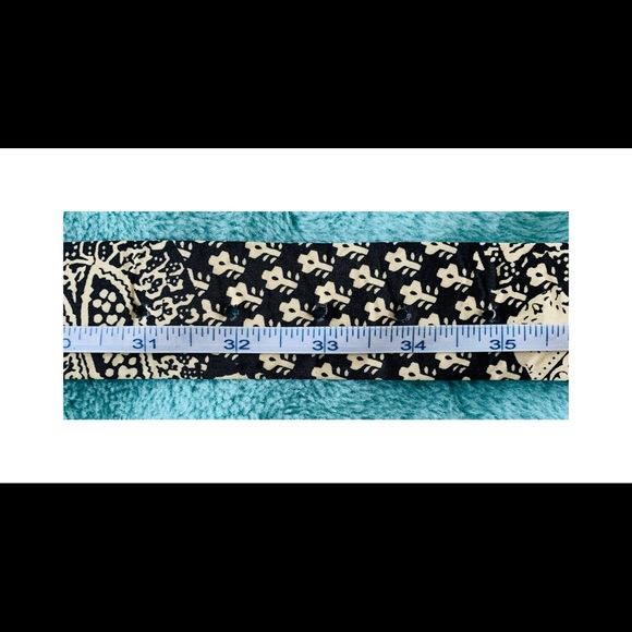 Vintage Long Sleeve Paisley Dress with Pleated Skirt Detail - Picture 7 of 16